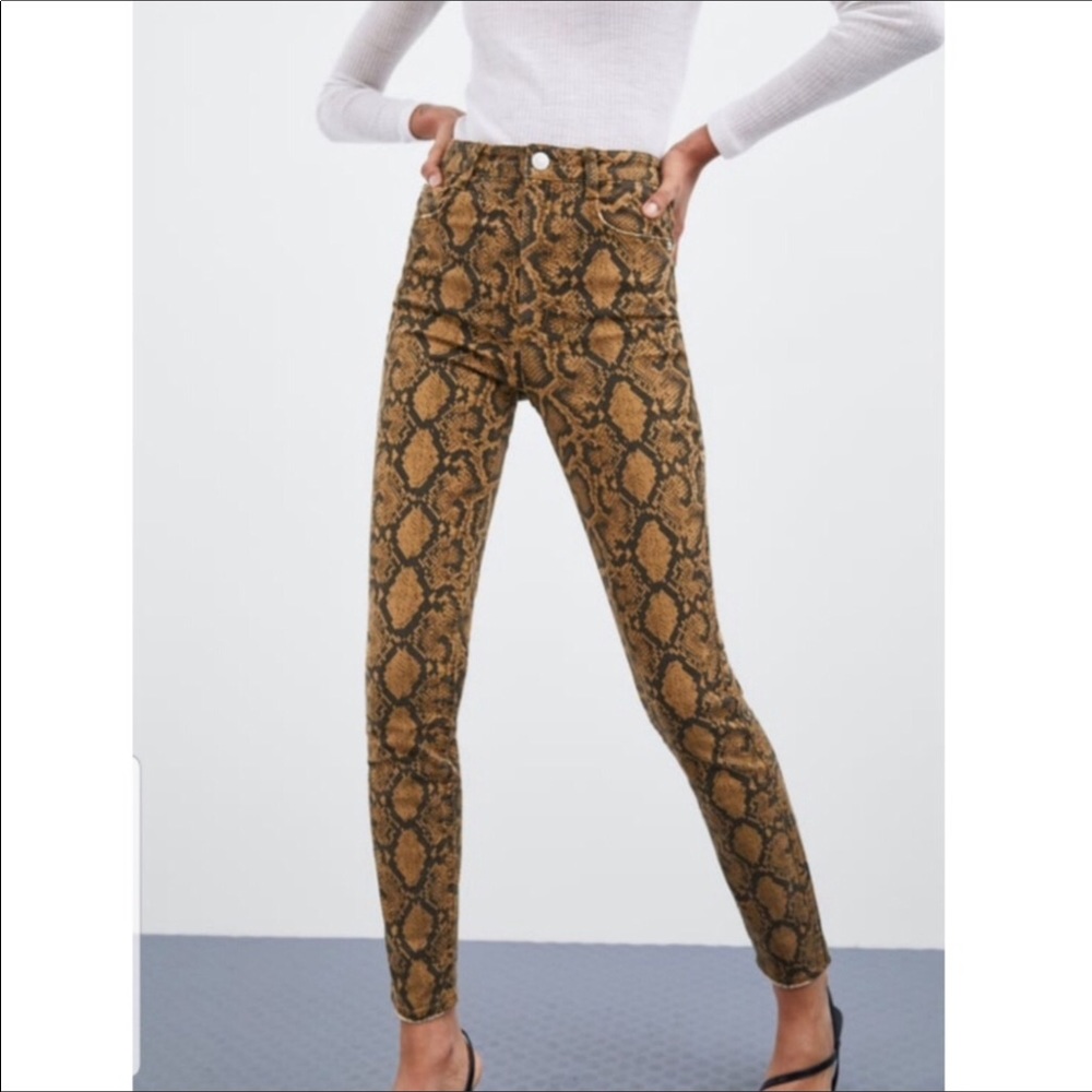 “NWT” Zara Snakeskin High Waist Jeans